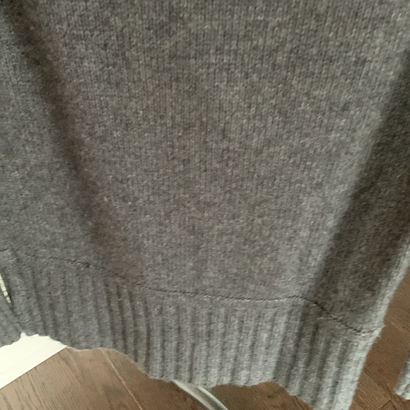 Women’s Swetaer - Picture 5 of 5